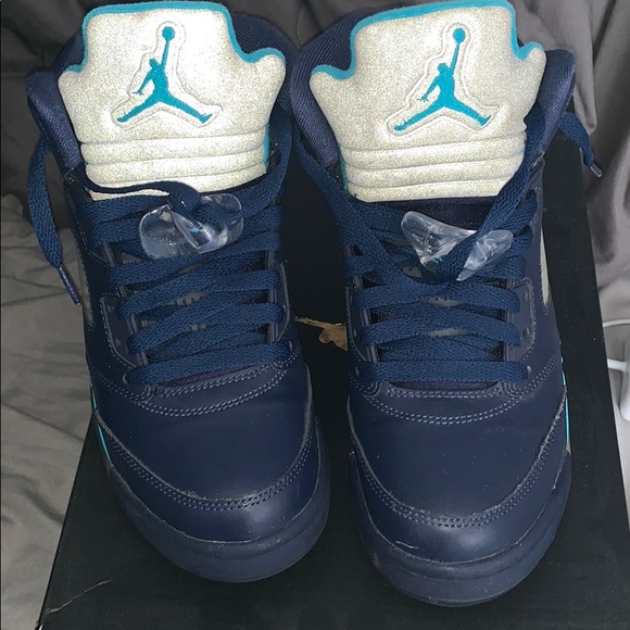 Jordan 5s SIZE 6.5YOUTH